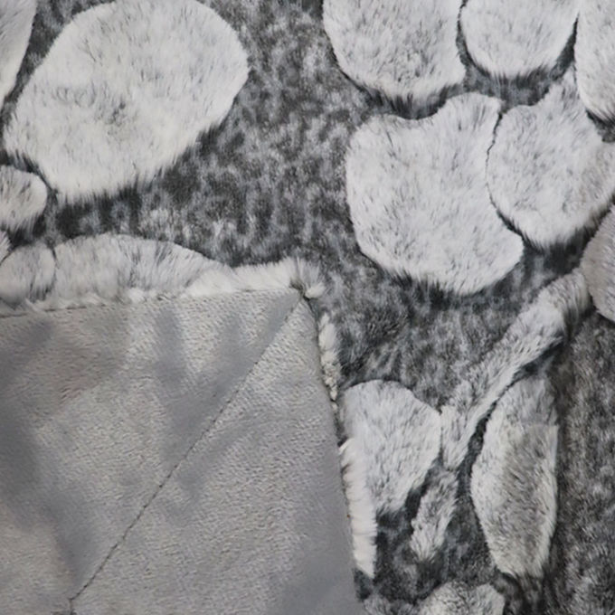 Chất liệu có độ bền Coral Flannel Throw Blanket Minky Sản phẩm được làm nóng Throw Carved Polyester 1